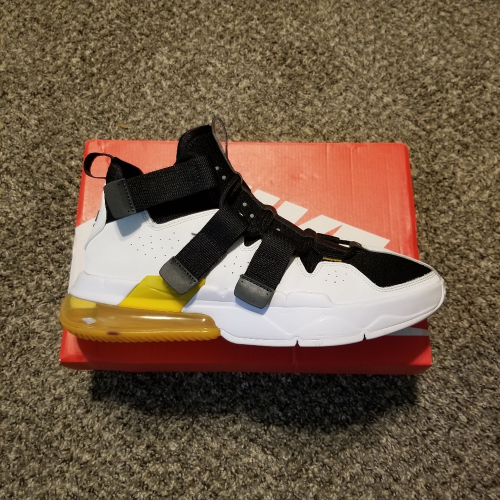 Nike Air Edge 270